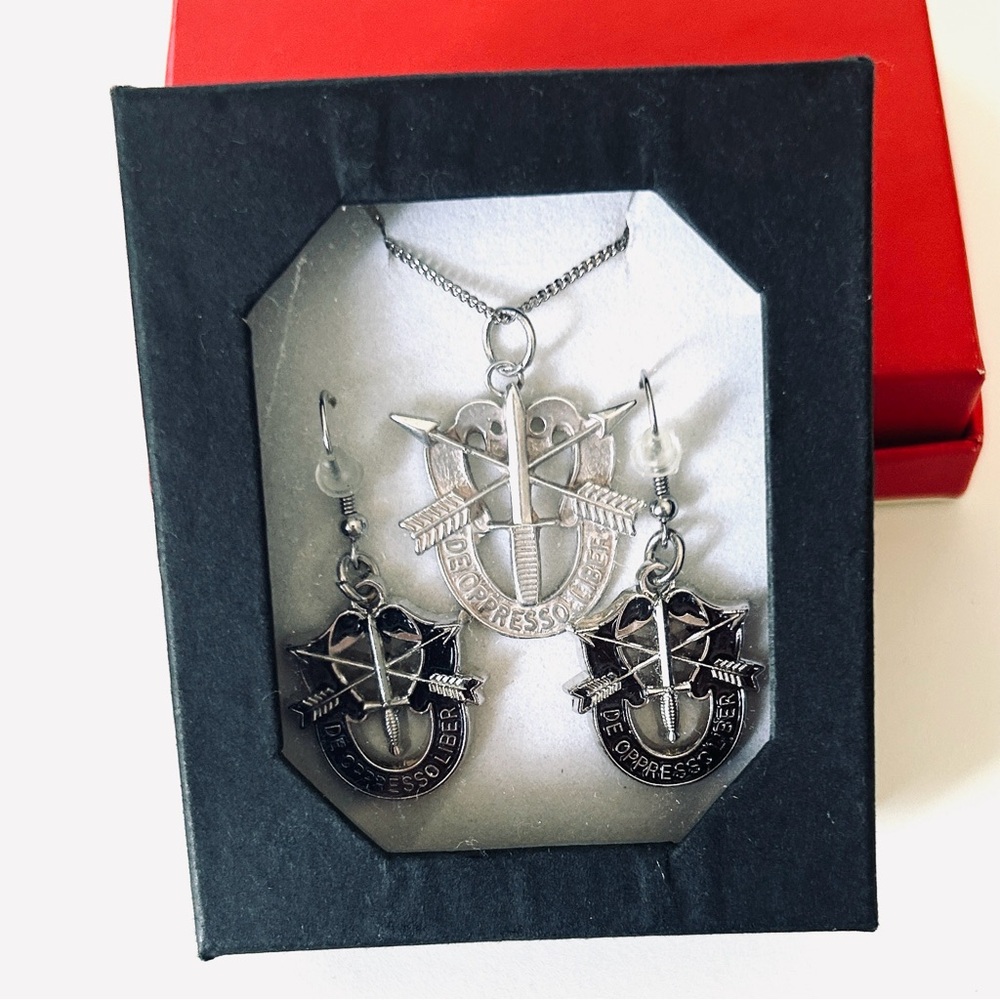 Insignia Earrings & 925 Pendant Set USA Army Special Forced GREEN BERET